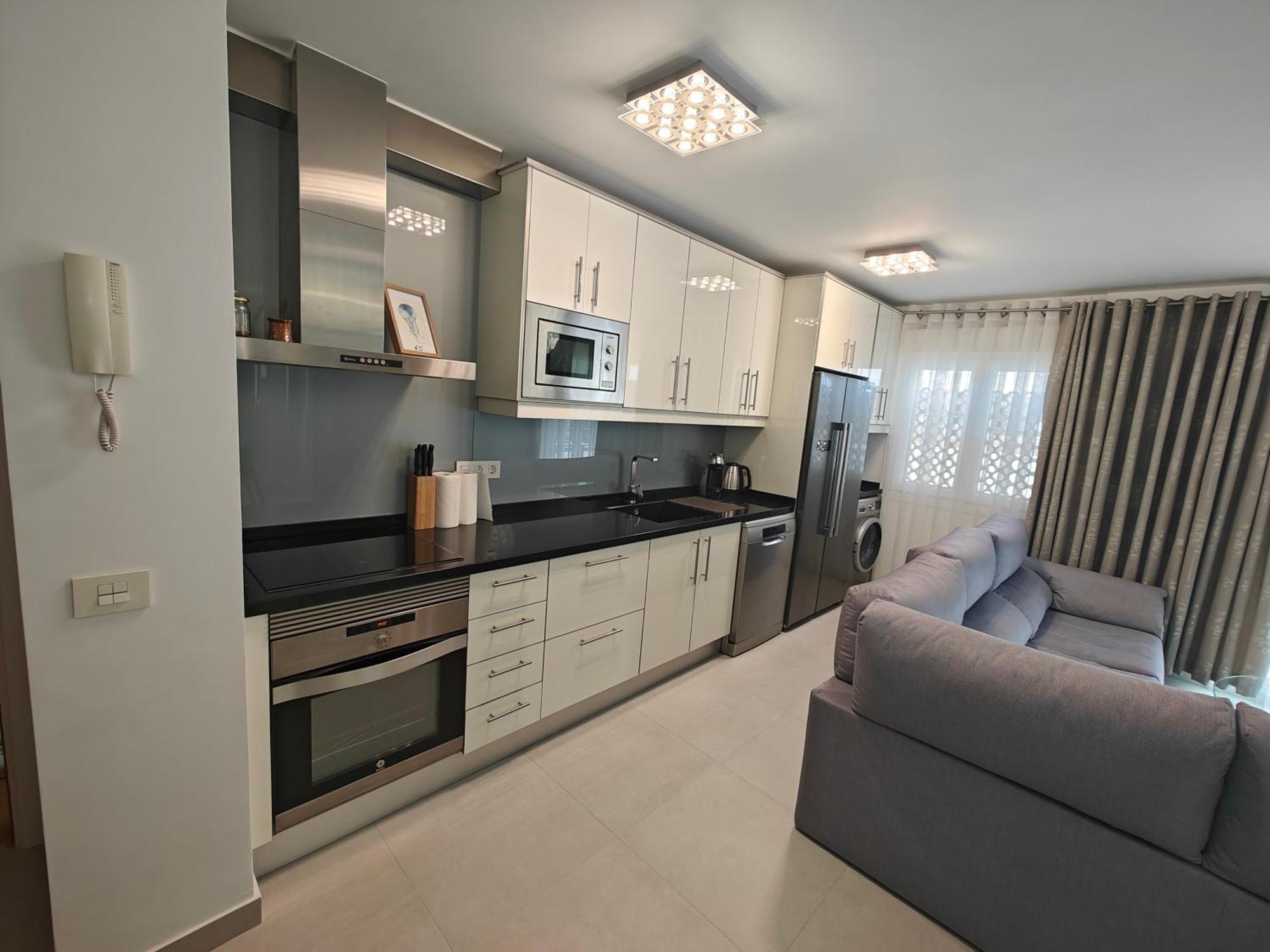 Sun Apartment - 3 Bedrooms, Priv Parking, Pool, Ac, Tv Channels, Fibre Net Los Cristianos  Buitenkant foto